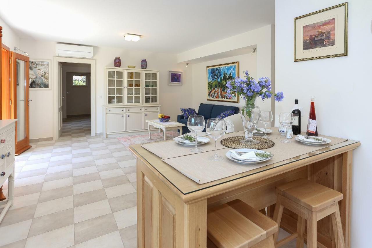 Secret Garden Barada Beach Apartment Trogir Exterior photo