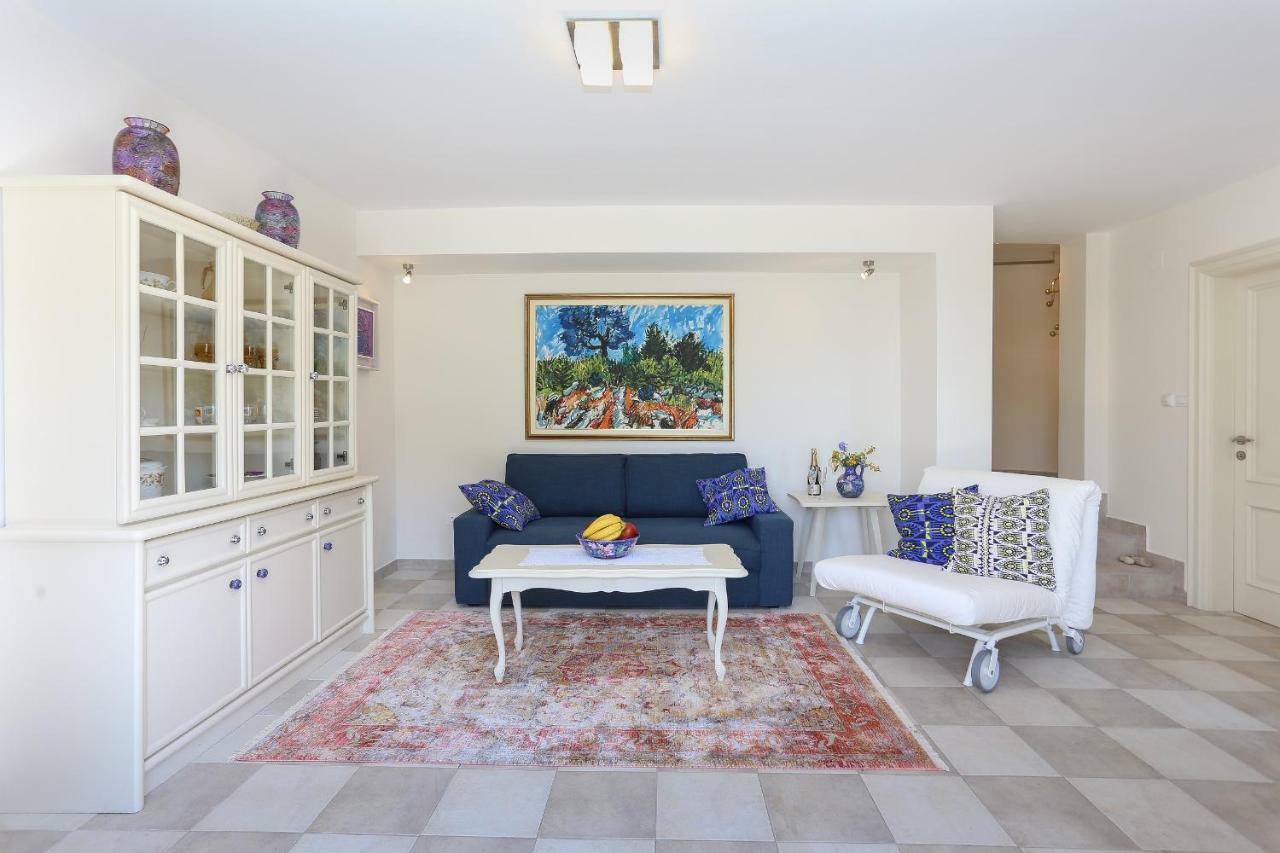 Secret Garden Barada Beach Apartment Trogir Exterior photo