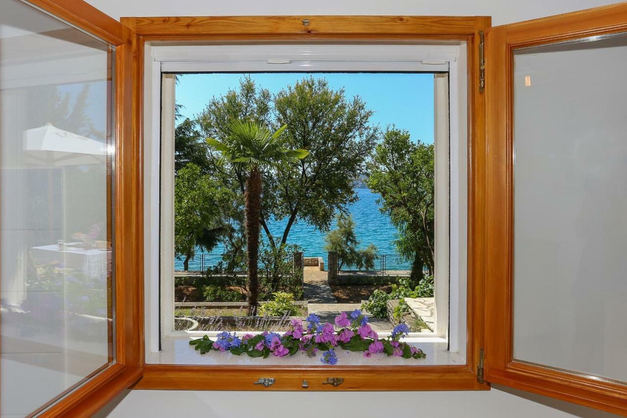 Secret Garden Barada Beach Apartment Trogir Exterior photo